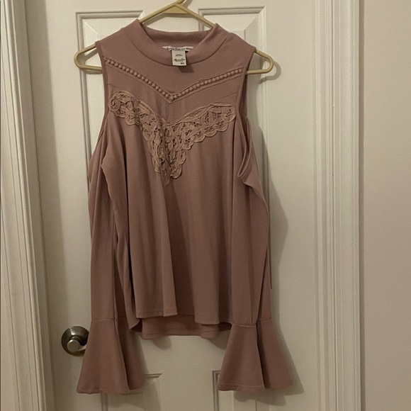 American Rag Blush Lace Accent Blouse cold shoulder bell sleeve - Picture 1 of 3